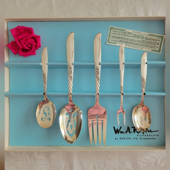 VTG Wm Roger's silverplate Hostess set...has very little tarnish NIB - Picture 1 of 4